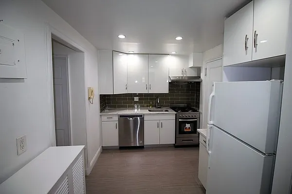 Sold by Universal Realty Group | media 1