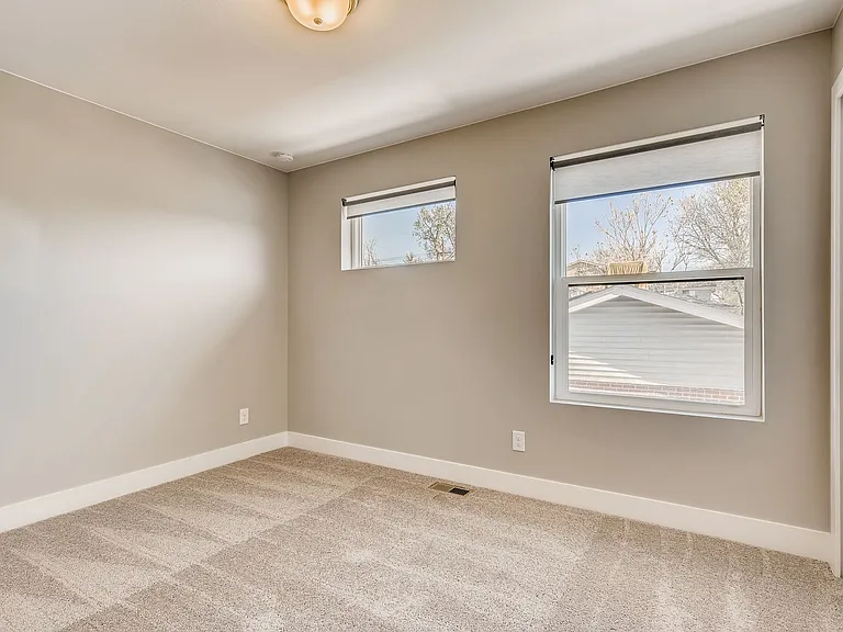 863 N Winona Ct — Photo 9