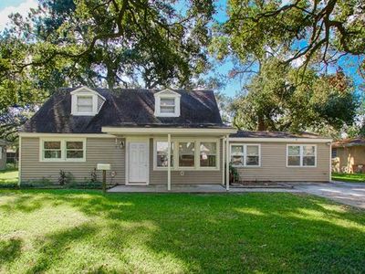 6013 Berkley Dr, New Orleans, LA, 70131