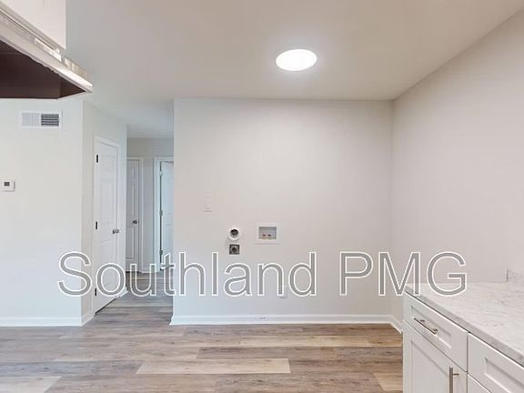 2nd image of 605 Lake Rd