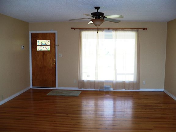 3rd image of 53 Saint Charles St