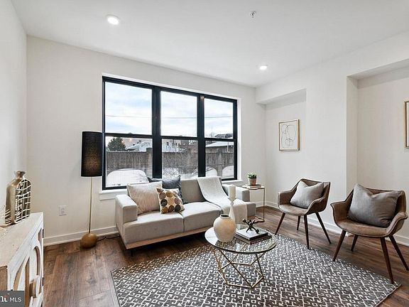 2nd image of 6211 Woodbine Ave Unit 6