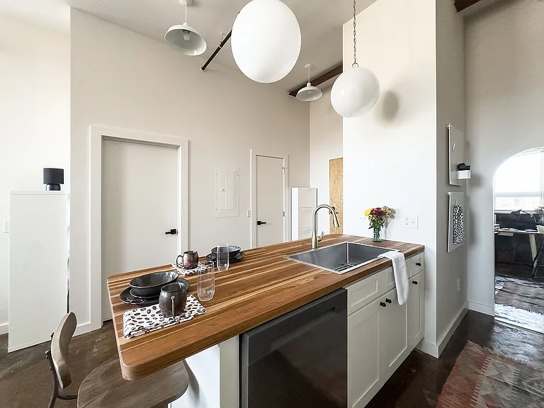 510 S College St — Photo 8