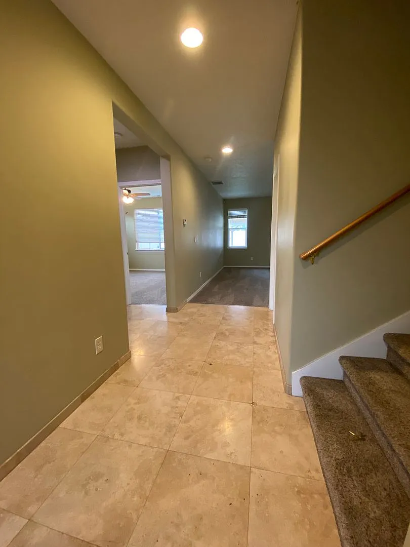 Airway Heights 3 Bed 2.5 bath plus LARGE rec. room. — Photo 2