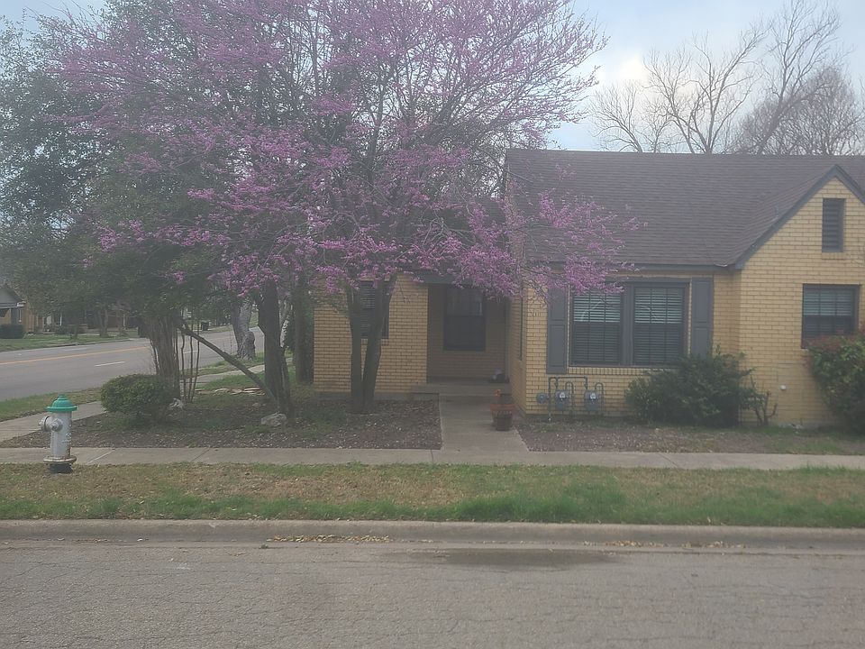 View of front porch from West King Avenue