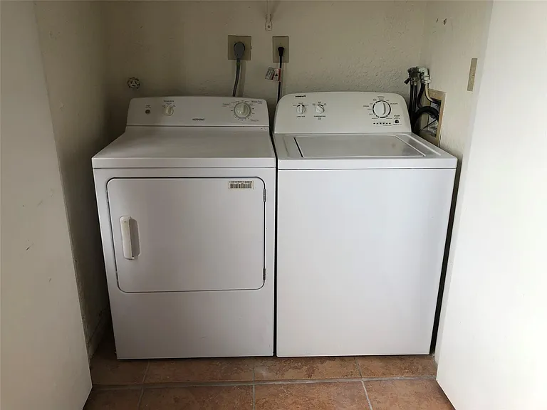 2861 N Oakland Forest Dr #307 — Photo 12