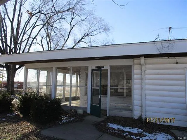 101 W Lincoln Ave photo 1