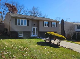 991 Highfield Rd, Bethel Park, PA 15102
