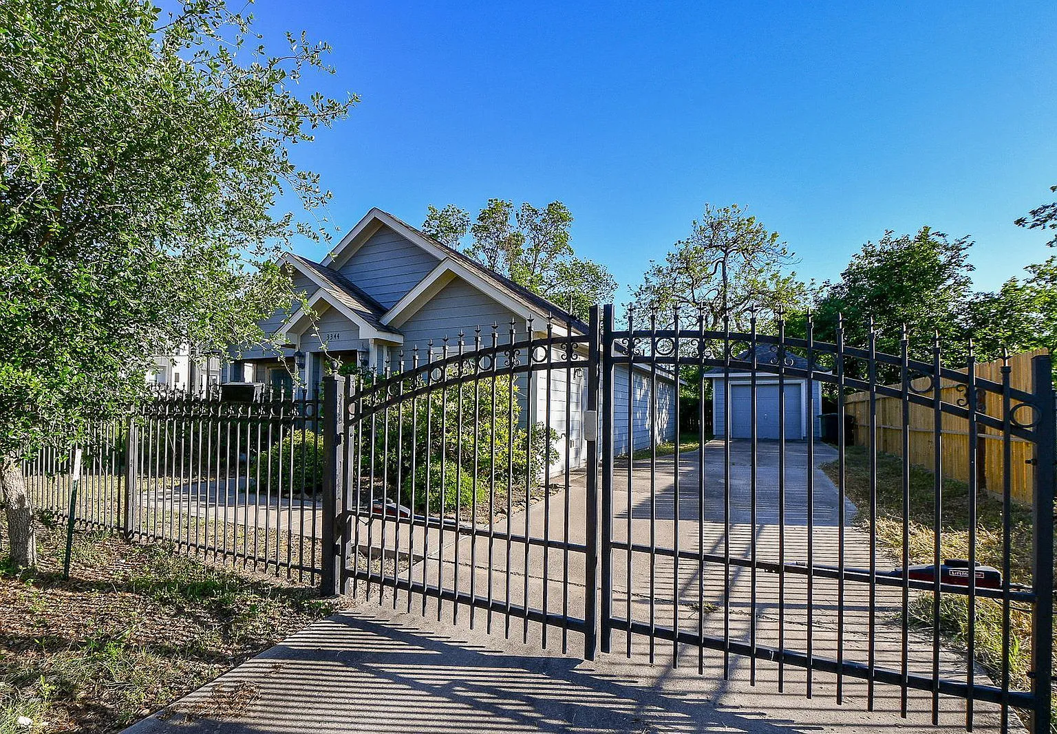 4 bed, 2.0 bath, 1275 sqft, $1,995 — Photo 2