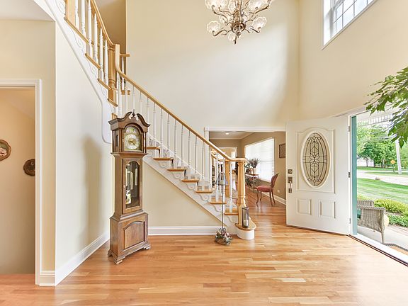 4th image of 520 E Haven St