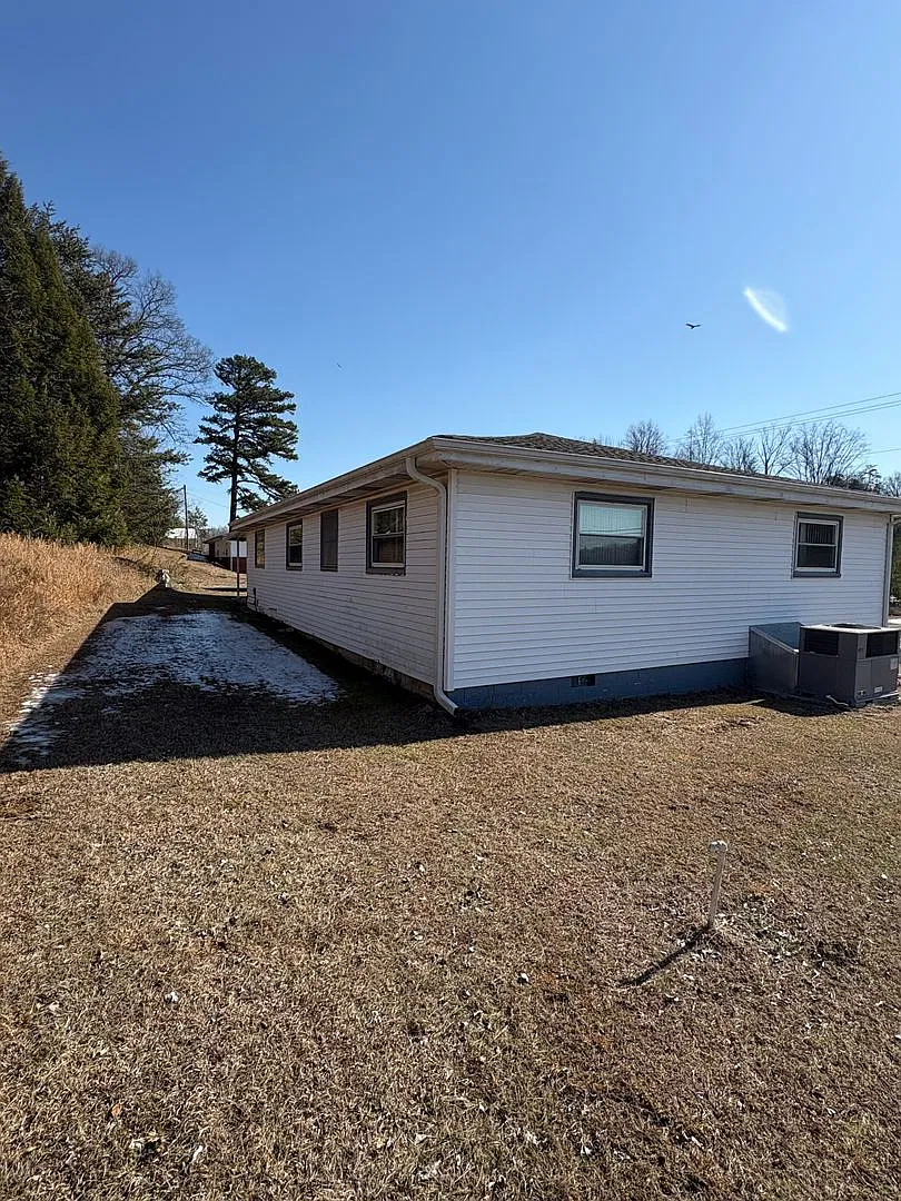 Two Bedroom Home in Corbin, KY — Photo 3