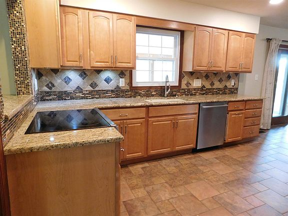 4th image of 615 Trinity Dr