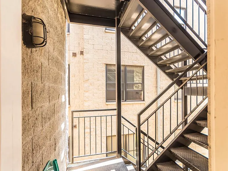 1423 W Fillmore St #1 — Photo 13