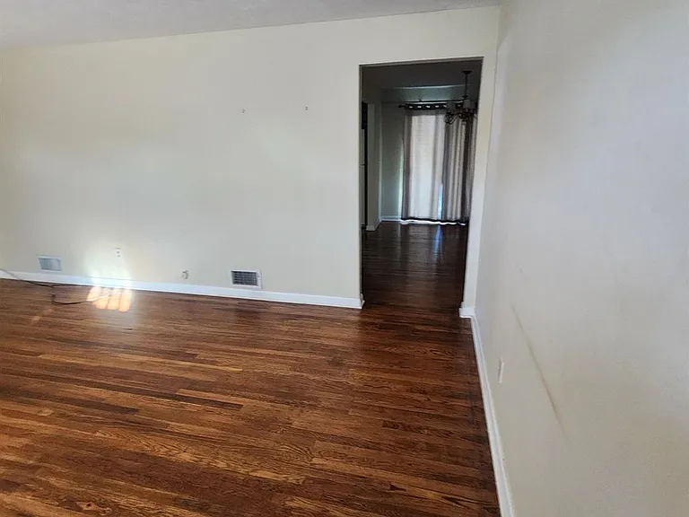 2105 Murray Ave — Photo 6