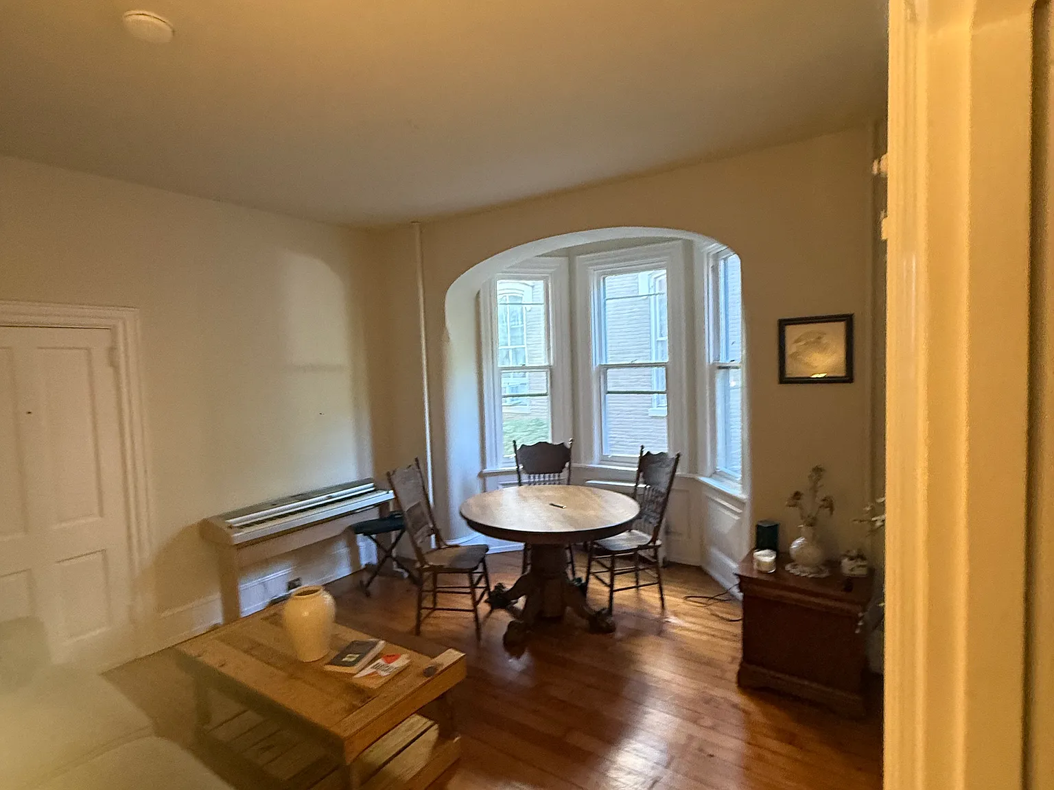2 bed, 950 sqft, $1,525 — Photo 2