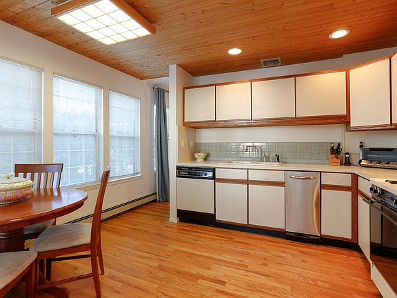 3rd image of 2 Olde Willow Way