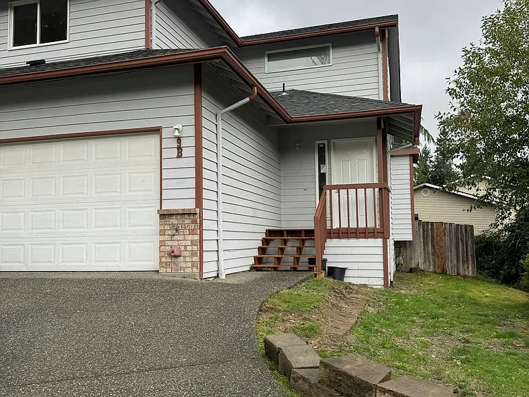 9 76th St SE #B — Photo 2