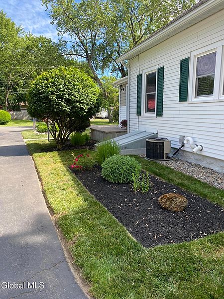 4th image of 146 Larrabee Rd