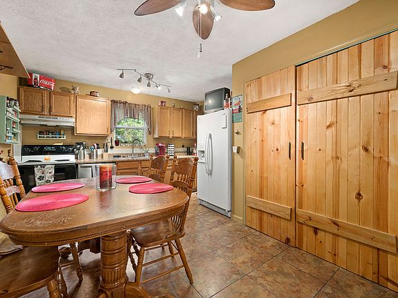 5th image of 2205 N Manring Ave