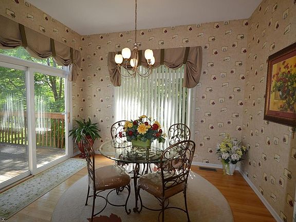 3rd image of 520 Deer Path Ln