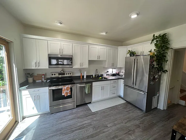 531 Federal Ave E — Photo 2