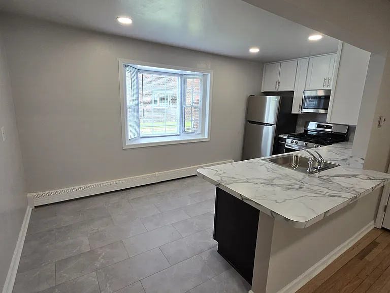 LAWRENCEVILLE GARDEN APARTMENTS AND TOWNHOMES — Photo 8
