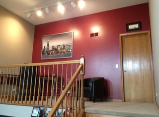 935 Millcreek Cir, Elgin, IL 60123