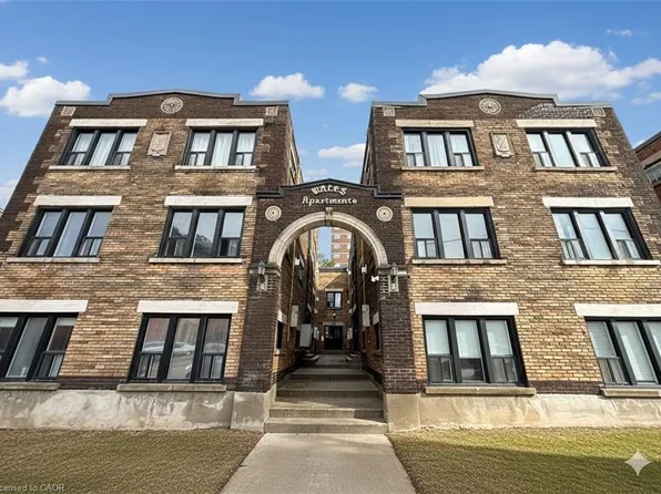 46 College St, Kitchener, ON N2H 5A1