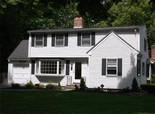 28 Crest Rd, Lynnfield, MA 01940