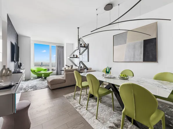 252 South St, New York, NY