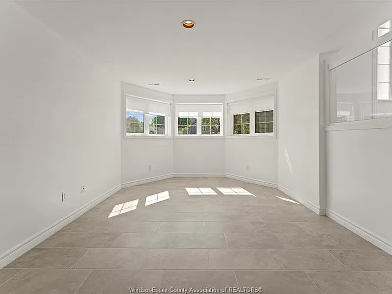 3316 Kenilworth Dr — Photo 22