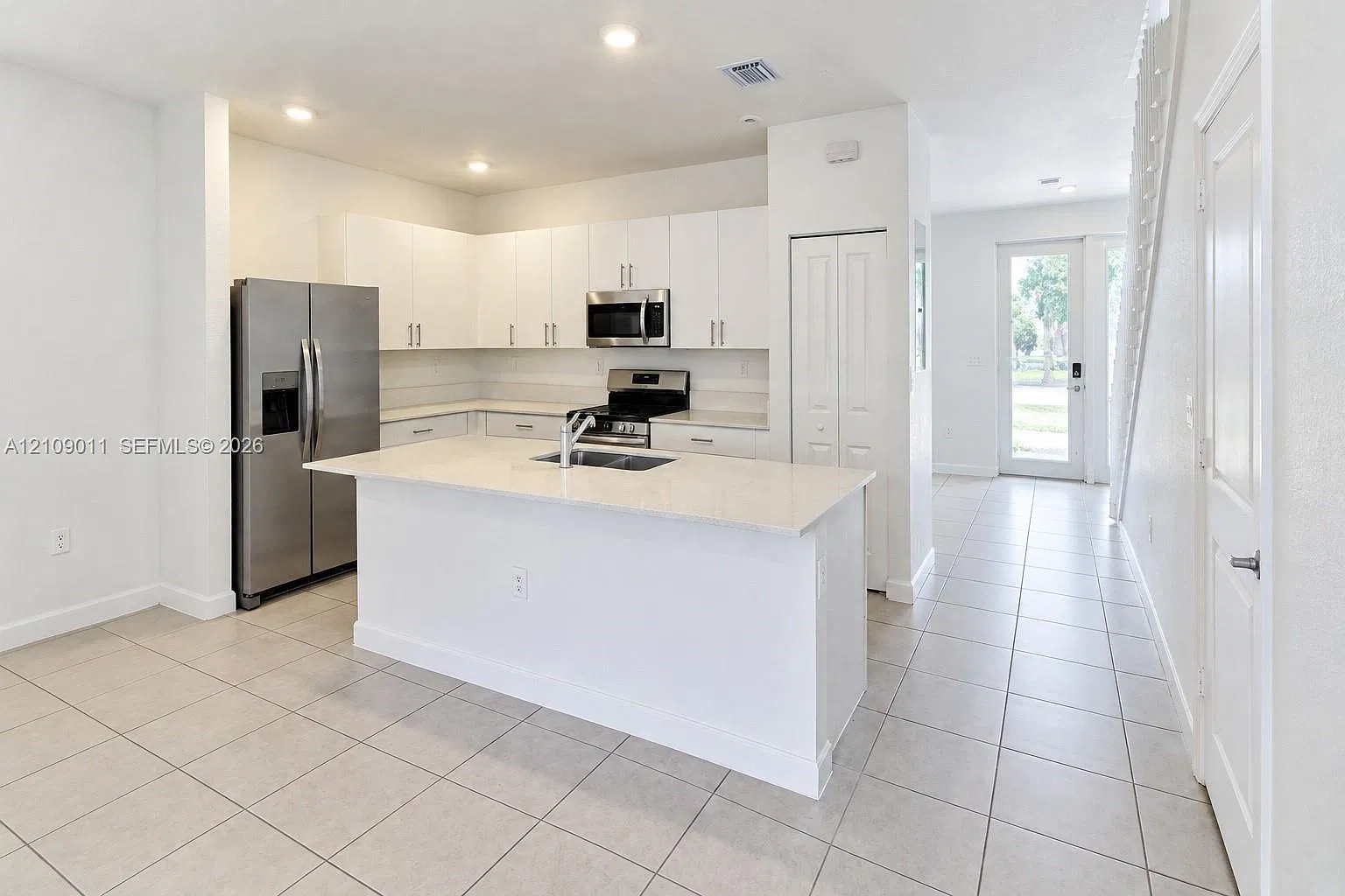 4 bed, 2.5 bath, 1872 sqft, $3,250 — Photo 3