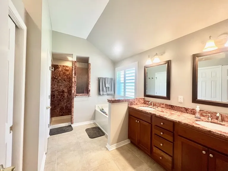 1660 Northridge Rd — Photo 15