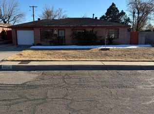 8906 Lexington Ave NE, Albuquerque, NM 87112