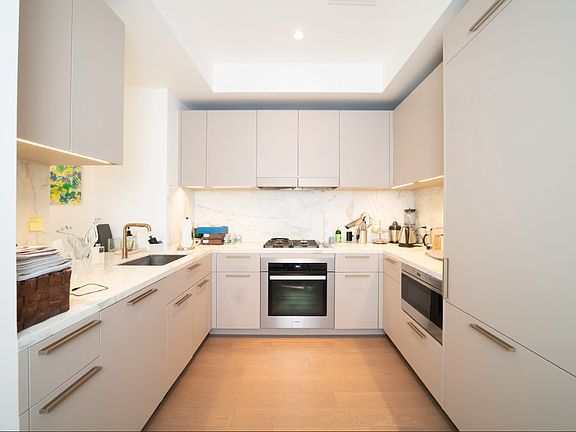 4th image of 305 E 51st St APT 10F