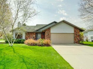 100 Arbury Ct, Cottage Grove, WI 53527