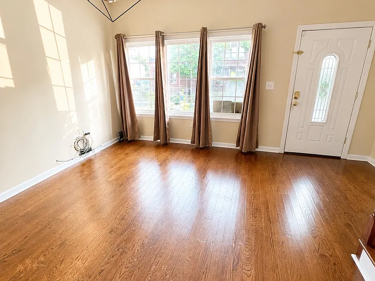 1113 Warren St — Photo 2