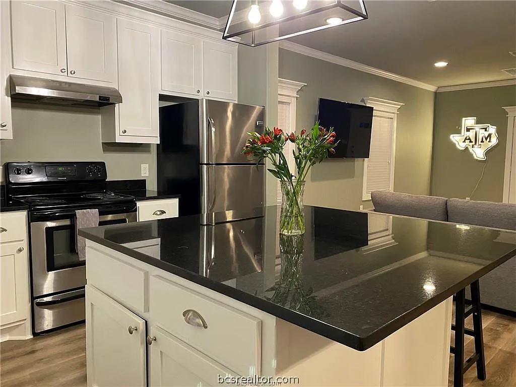 5 bed, 5.5 bath, 2224 sqft, $825 — Photo 4