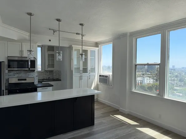 Hollywood Tower, 6200 Franklin Ave #404, Los Angeles, CA 90028