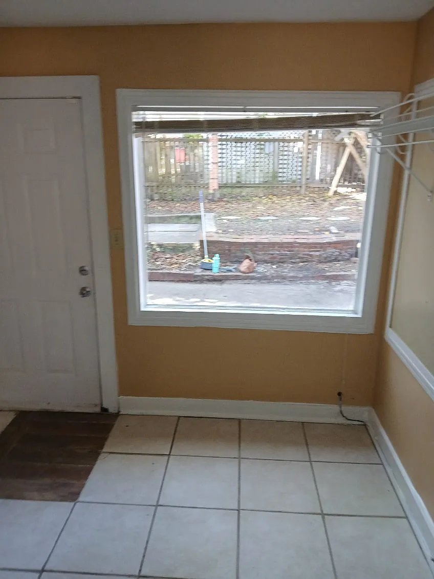 2 bed, 1000 sqft, $975 — Photo 2