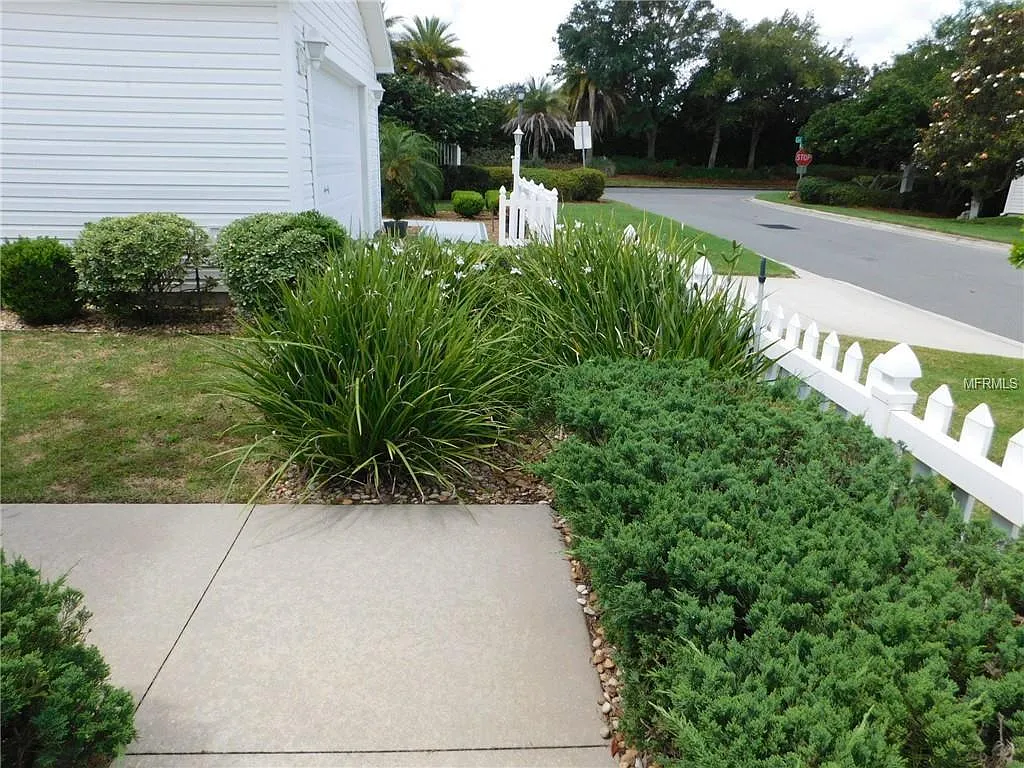 1647 Hickory Grove Ln — Photo 4
