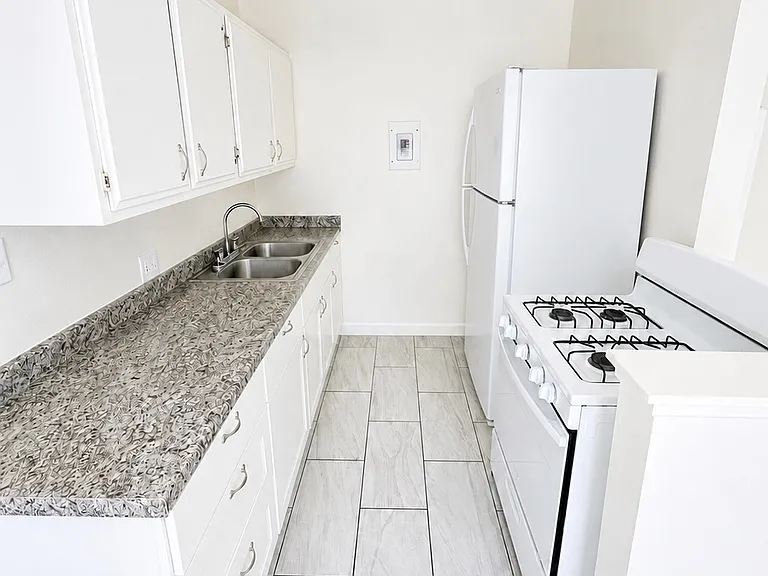 2312 E Commonwealth Ave #3 — Photo 2