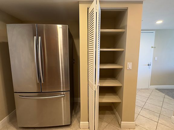 5th image of 2425 Presidential Way APT 203