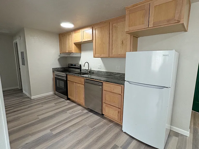 1442 E 18th Ave #24 — Photo 3