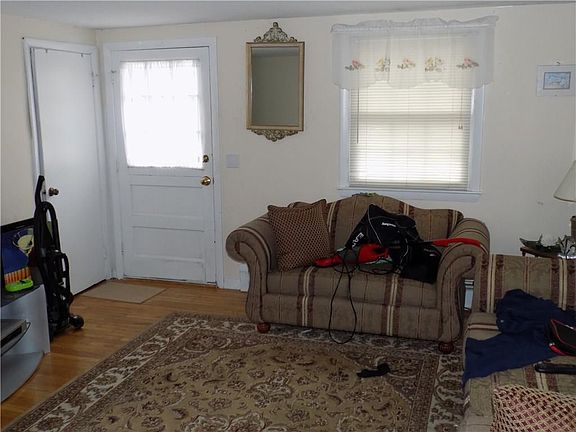 5th image of 42 Sarasota Ave