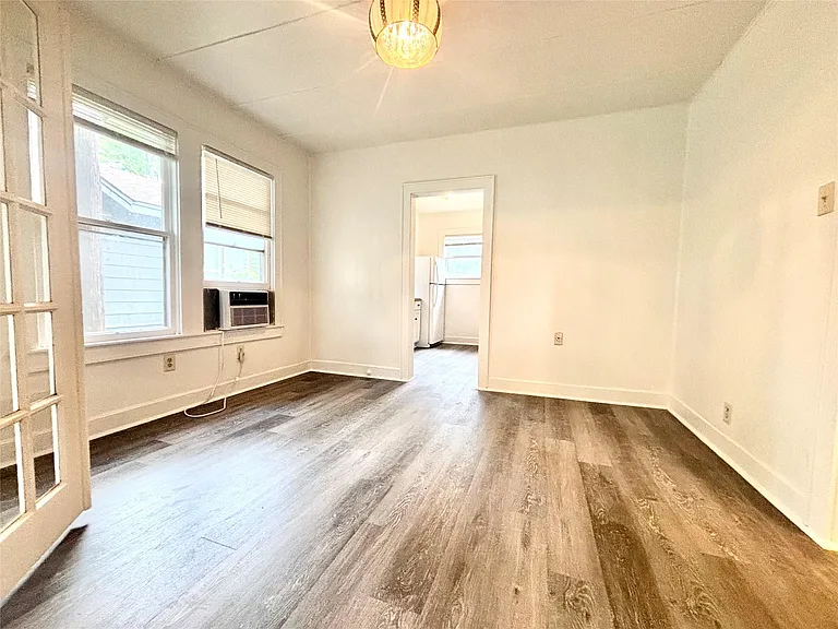 1203 Leona St — Photo 5