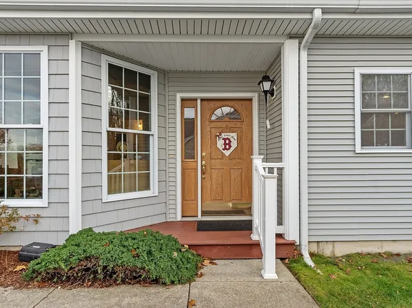33 Summerfield Dr, Uxbridge, MA 01569