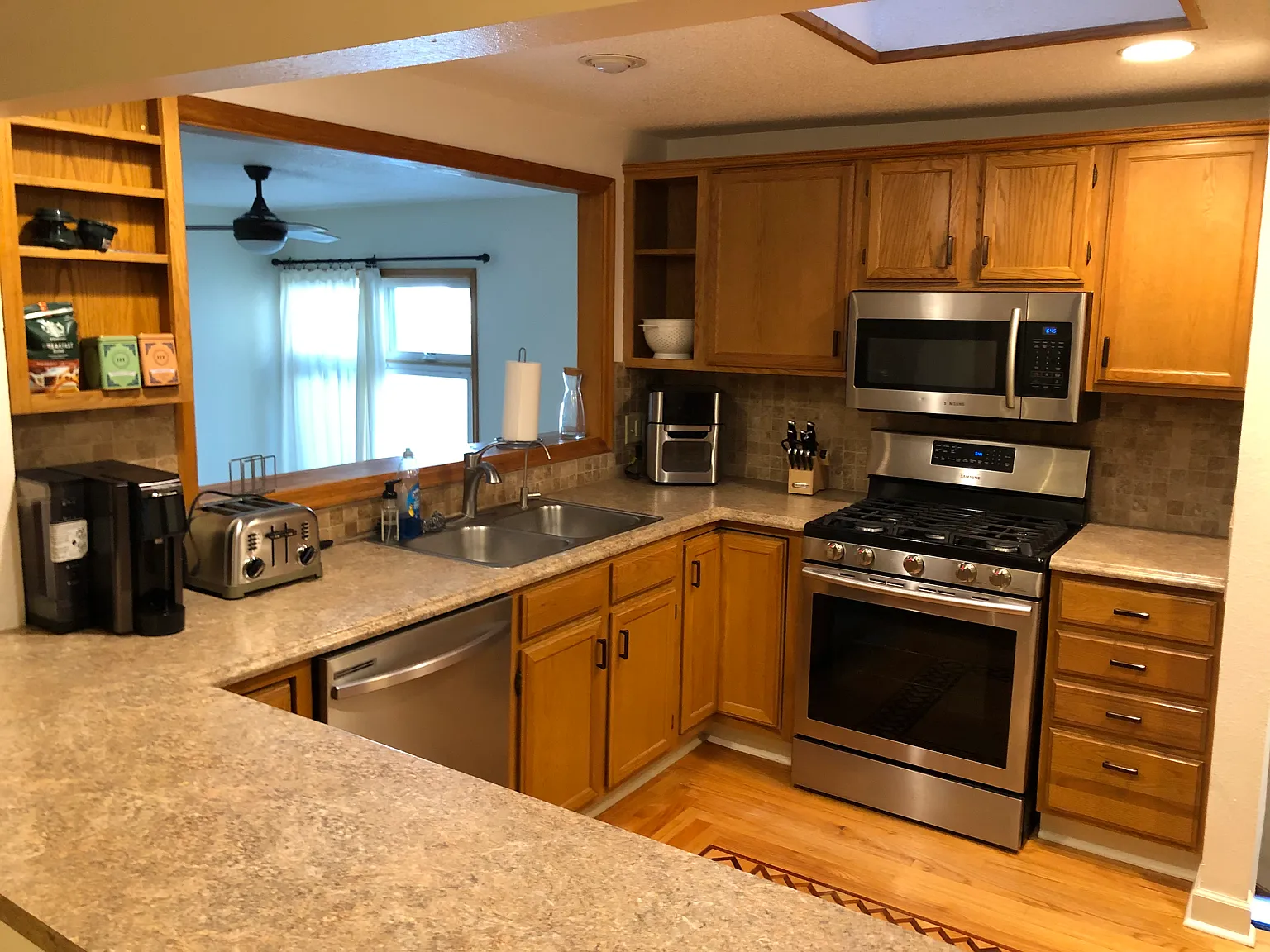 3 bed, 2132 sqft, $2,000 — Photo 2
