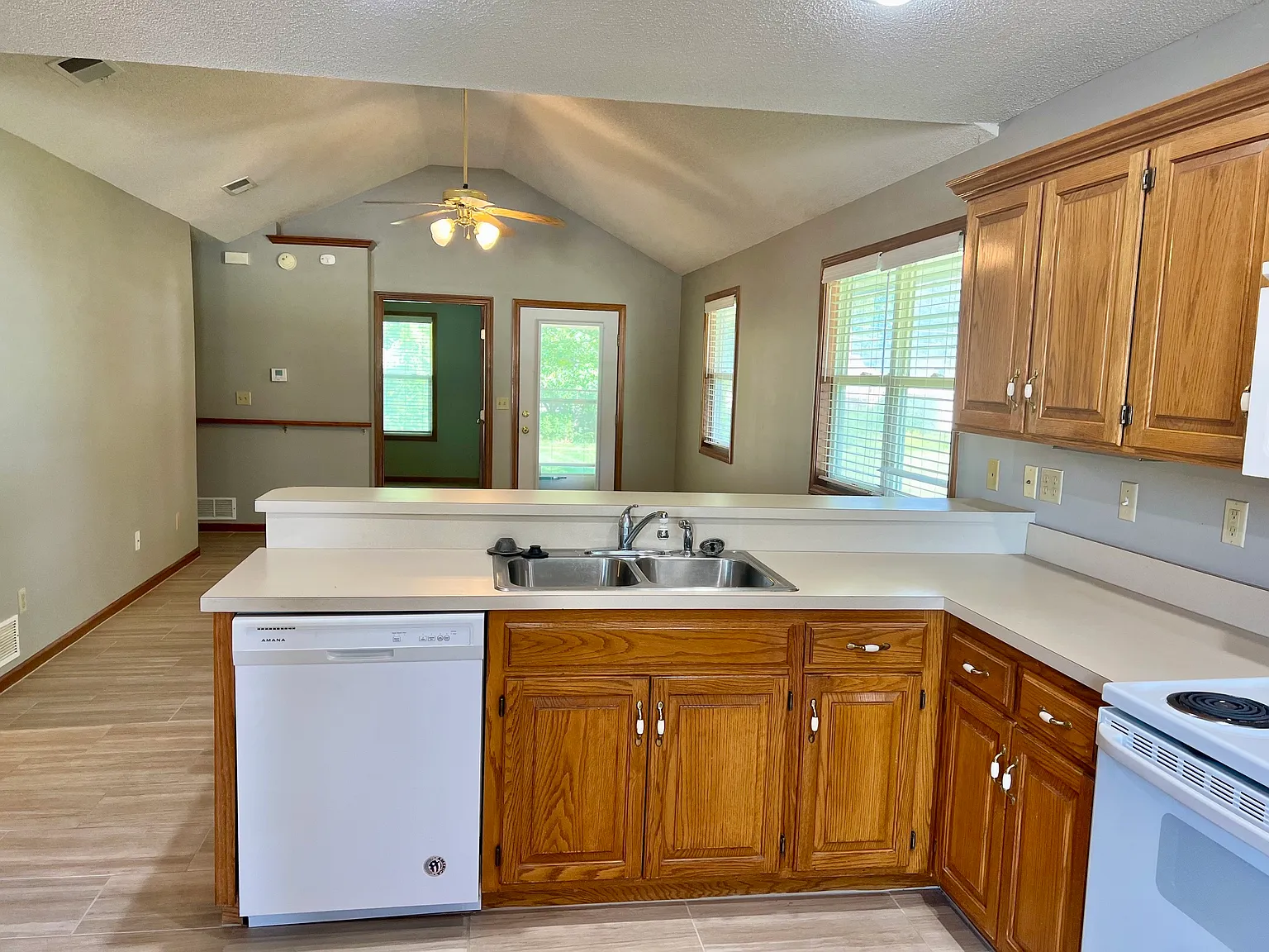 2 bed, 1000 sqft, $1,000 — Photo 4