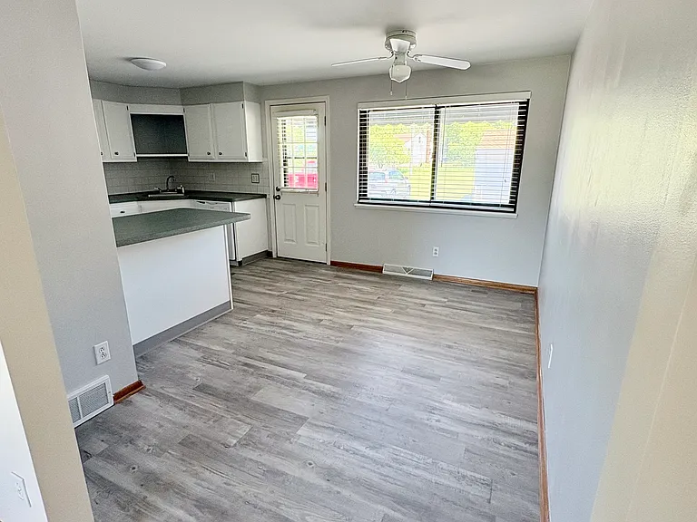 231 Greenmeadow Dr — Photo 4